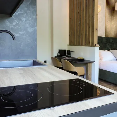 Plaza Elegant Center *