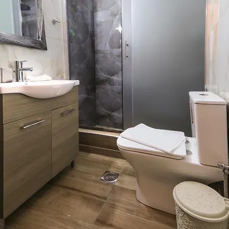 Plaza Elegant By Evagelias Homes Волос